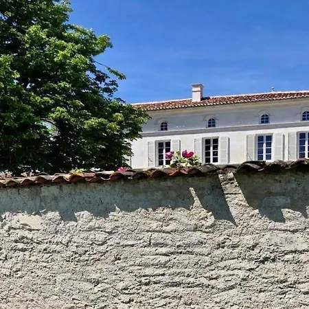 Maison Le Mas, Verrieres, Cognac Сasa de vacaciones *